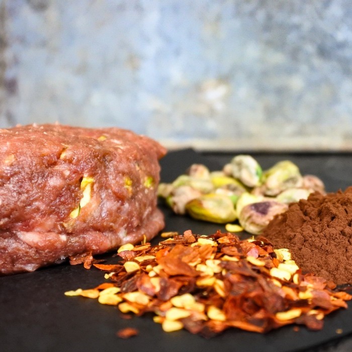 Black Angus burger - pistache/cacao/chili
