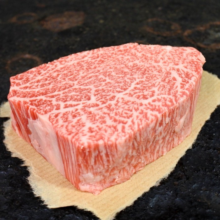 Japans Wagyu tournedos Kagoshima A5+ BMS12