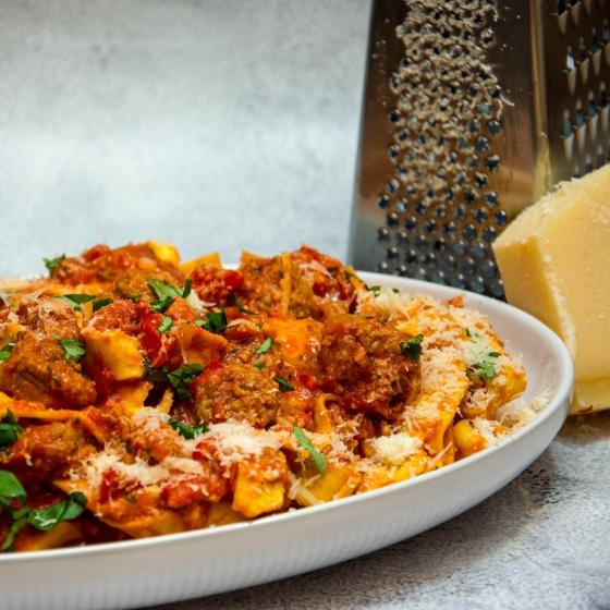 Pappardelle met mozzarella braadworstjes