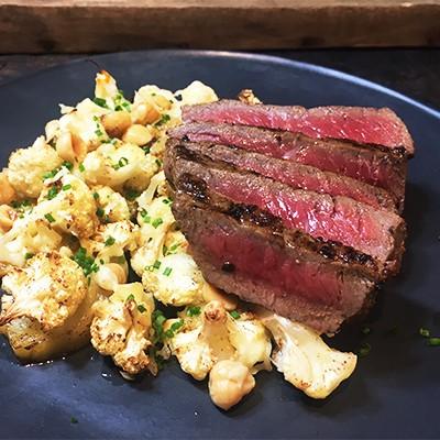 Pepersteak met geroosterde bloemkool