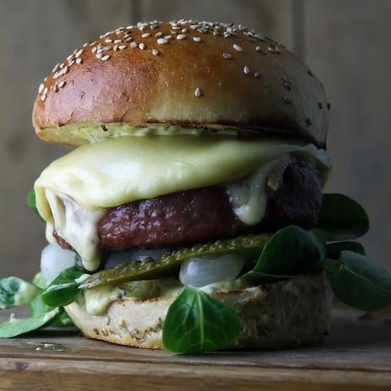 Broodje Wagyu Raclette Burger